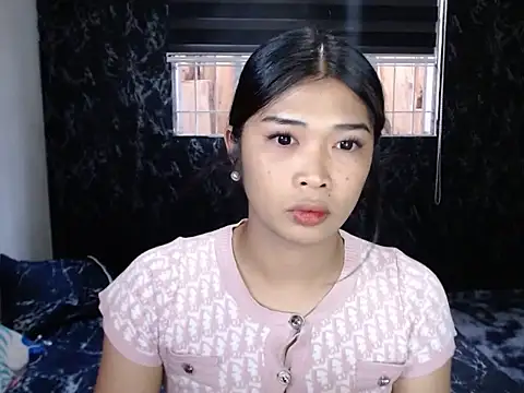 Snapshot of Maria-Moore chatting on 04/14/26, 09:47 Maria-Moore online show from 04/14/26, 09:47