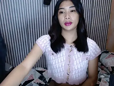 Snapshot of Maria-Moore chatting on 09/30/25, 02:12 Maria-Moore online show from 09/30/25, 02:12