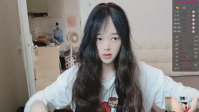 QiuPeiPeimmm online show from 12/15/25, 08:42