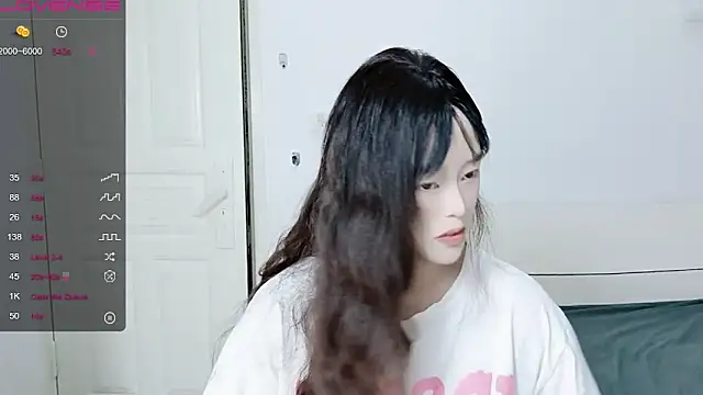 Snapshot of QiuPeiPeimmm chatting on 10/04/25, 01:12 QiuPeiPeimmm online show from 10/04/25, 01:12