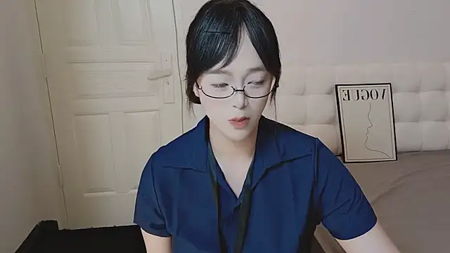 QiuPeiPeimmm online show from 11/17/25, 04:05