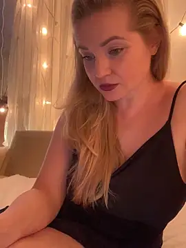 Snapshot of Lady__Maria chatting on 02/12/25, 04:00 Lady Maria online show from 02/12/25, 04:00