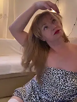 Snapshot of Lady__Maria chatting on 11/23/25, 03:33 Lady Maria online show from 11/23/25, 03:33