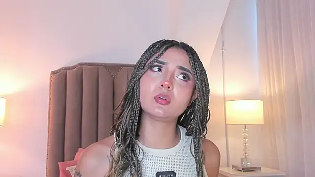 Snapshot of Emma_Torres__ chatting on 02/18/26, 12:12 Emma Torres online show from 02/18/26, 12:12