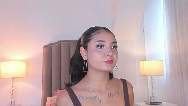 Snapshot of Emma_Torres__ chatting on 04/29/26, 12:20 Emma Torres online show from 04/29/26, 12:20