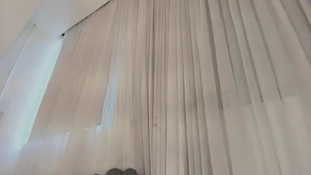 Emma Torres   online show from 11/02/25, 12:21