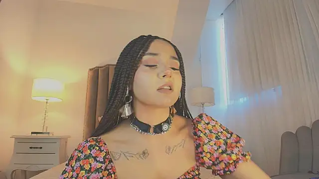 Emma Torres   online show from 11/11/25, 12:22