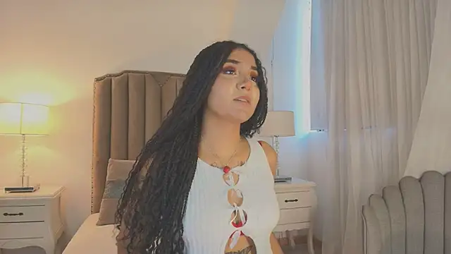 Emma Torres   online show from 09/29/25, 12:11