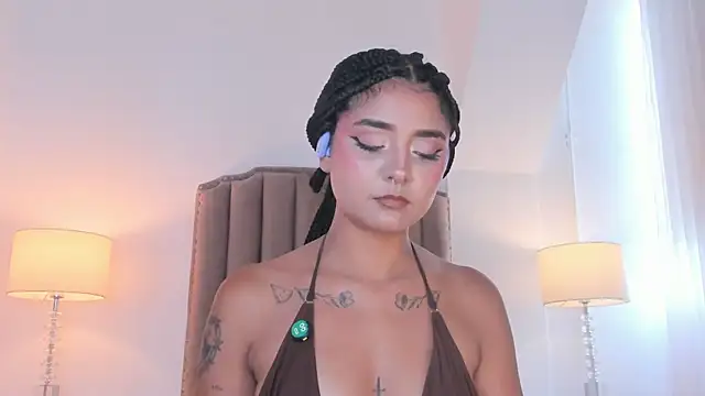 Snapshot of Emma_Torres__ chatting on 06/03/26, 02:33 Emma Torres online show from 06/03/26, 02:33
