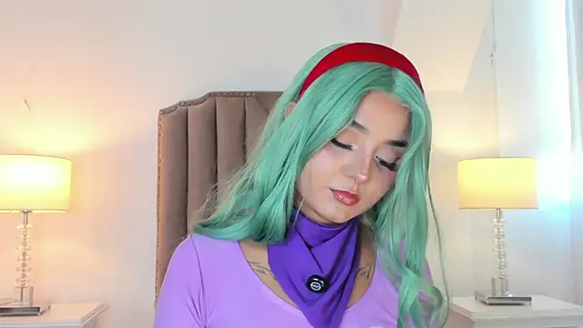 Emma Torres   online show from 04/12/26, 12:30