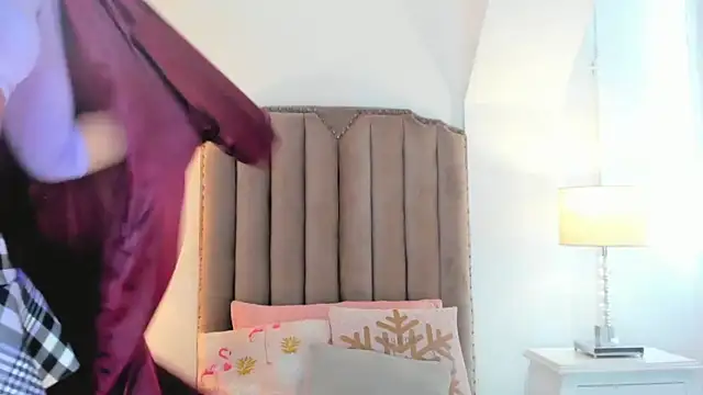 Snapshot of Emma_Torres__ chatting on 05/18/26, 12:54 Emma Torres online show from 05/18/26, 12:54