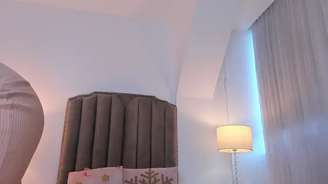Snapshot of Emma_Torres__ chatting on 05/24/26, 11:32 Emma Torres online show from 05/24/26, 11:32