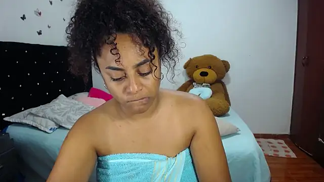 BellaKarla online show from 11/08/25, 01:58