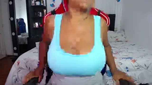 Snapshot of BellaKarla chatting on 06/20/26, 10:59 BellaKarla online show from 06/20/26, 10:59