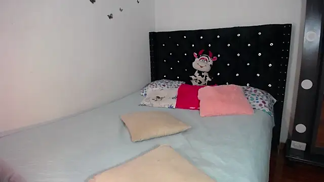 BellaKarla online show from 10/17/25, 07:59