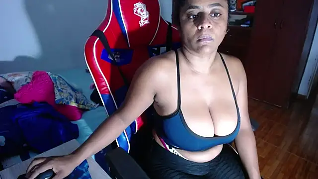 Snapshot of BellaKarla chatting on 03/13/26, 11:43 BellaKarla online show from 03/13/26, 11:43