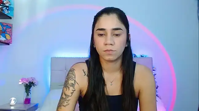 Snapshot of Layla_Rachel chatting on 03/01/25, 01:00 Layla Rachel online show from 03/01/25, 01:00