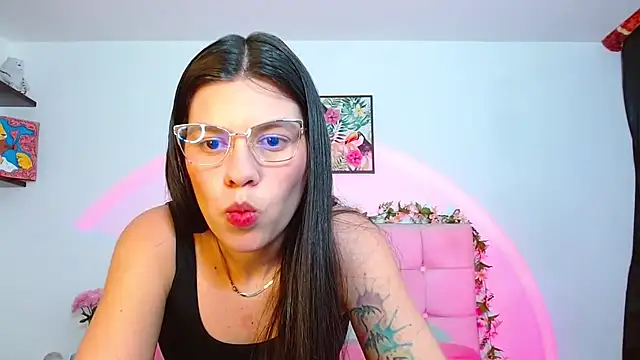 Snapshot of Layla_Rachel chatting on 09/11/25, 01:27 Layla Rachel online show from 09/11/25, 01:27