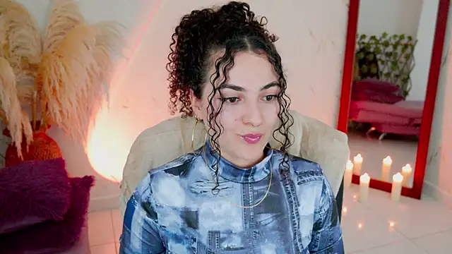Snapshot of merida_bell18 chatting on 04/23/26, 11:17 merida bell18 online show from 04/23/26, 11:17
