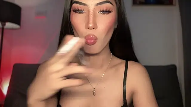 Bella Gordon online show from 11/30/25, 04:57