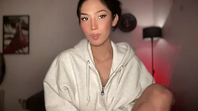 Bella Gordon online show from 05/13/26, 03:57