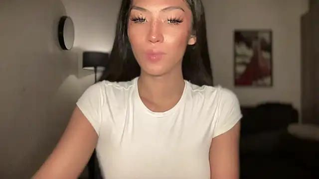 Snapshot of Bella_Gordon chatting on 06/18/26, 04:33 Bella Gordon online show from 06/18/26, 04:33
