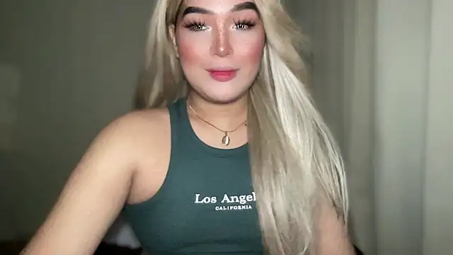 Snapshot of MissCataleyaxxx chatting on 03/13/25, 01:32 MissCataleyaxxx online show from 03/13/25, 01:32