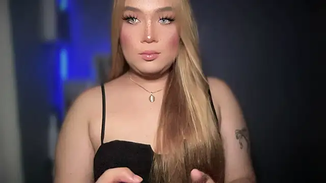 Snapshot of MissCataleyaxxx chatting on 09/19/25, 12:42 MissCataleyaxxx online show from 09/19/25, 12:42