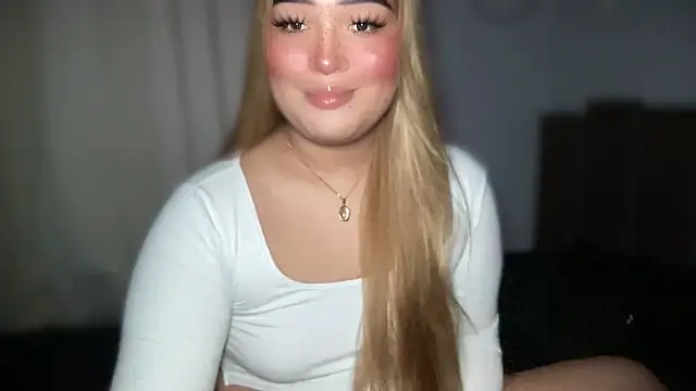 Snapshot of MissCataleyaxxx chatting on 10/17/25, 01:31 MissCataleyaxxx online show from 10/17/25, 01:31