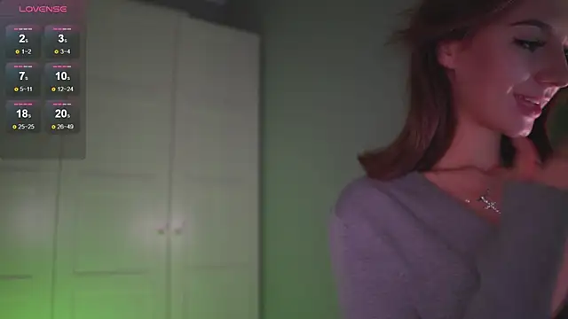 -JuicyMolly- online show from 10/28/25, 04:28