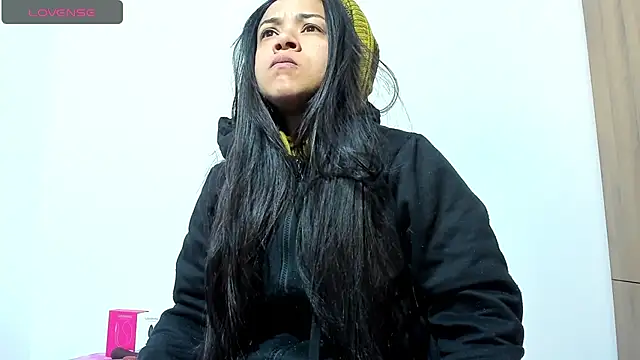 Snapshot of Bessie32 chatting on 12/18/25, 10:52 Bessie32 online show from 12/18/25, 10:52