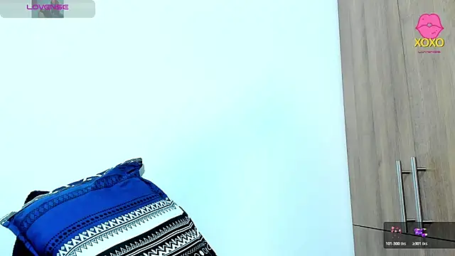 Snapshot of Bessie32 chatting on 11/28/25, 10:04 Bessie32 online show from 11/28/25, 10:04