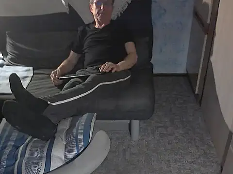 Snapshot of kiam471 chatting on 02/13/26, 11:49 kiam471 online show from 02/13/26, 11:49