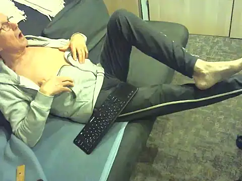 Snapshot of kiam471 chatting on 02/25/26, 06:41 kiam471 online show from 02/25/26, 06:41