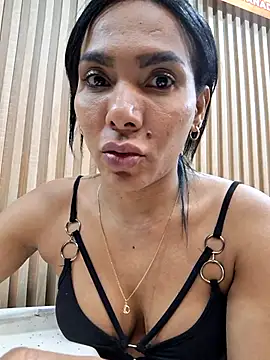 Snapshot of Doll_Loren chatting on 07/17/26, 02:53 Doll Loren online show from 07/17/26, 02:53