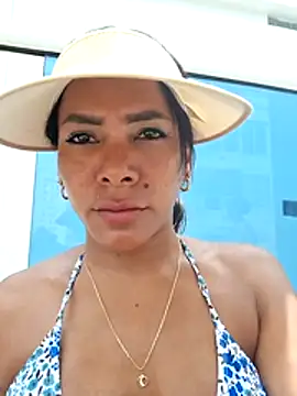 Snapshot of Doll_Loren chatting on 01/12/26, 04:58 Doll Loren online show from 01/12/26, 04:58