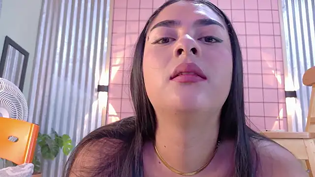 mensia hernandz online show from 11/25/25, 01:22