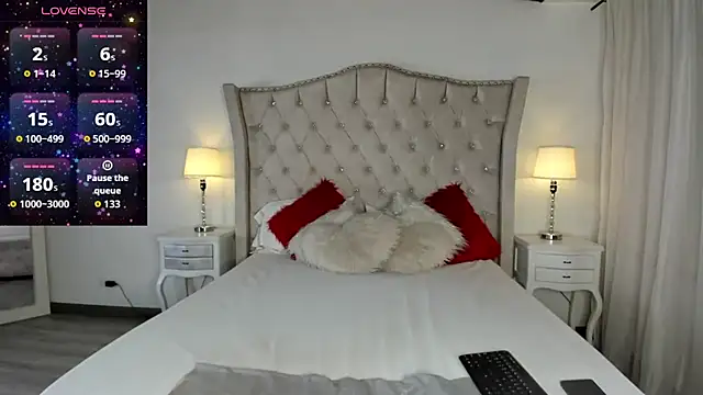 Naughtykitty4 online show from 11/28/25, 10:21