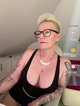 Snapshot of German_Milf chatting on 06/07/26, 12:43 German Milf online show from 06/07/26, 12:43