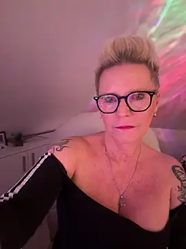 German Milf online show from 12/17/25, 02:00