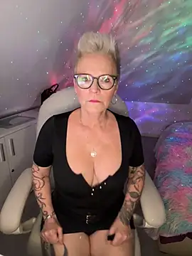 German Milf online show from 10/28/25, 02:16