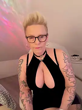 German Milf online show from 02/25/26, 01:33