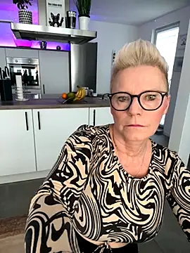 German Milf online show from 11/10/25, 02:00