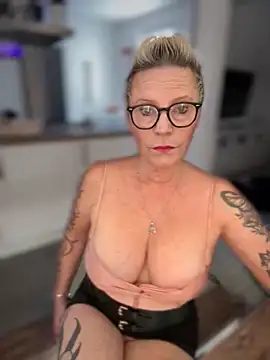 German Milf online show from 10/18/25, 01:02