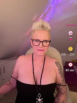 German Milf online show from 05/24/26, 12:16