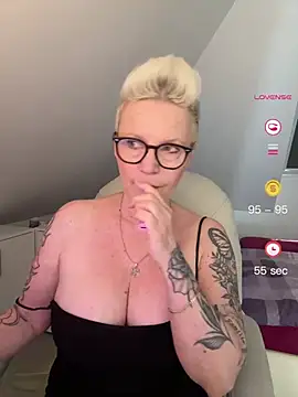 Snapshot of German_Milf chatting on 06/08/26, 09:32 German Milf online show from 06/08/26, 09:32