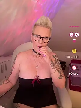 Snapshot of German_Milf chatting on 06/03/26, 12:50 German Milf online show from 06/03/26, 12:50