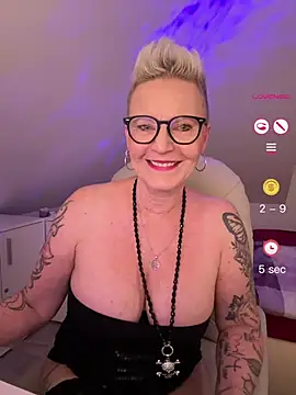 Snapshot of German_Milf chatting on 06/11/26, 01:30 German Milf online show from 06/11/26, 01:30