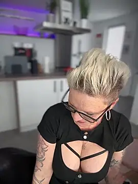 German Milf online show from 02/25/25, 01:32
