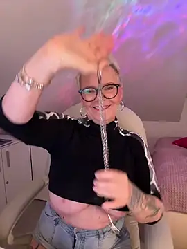 German Milf online show from 04/14/26, 12:32